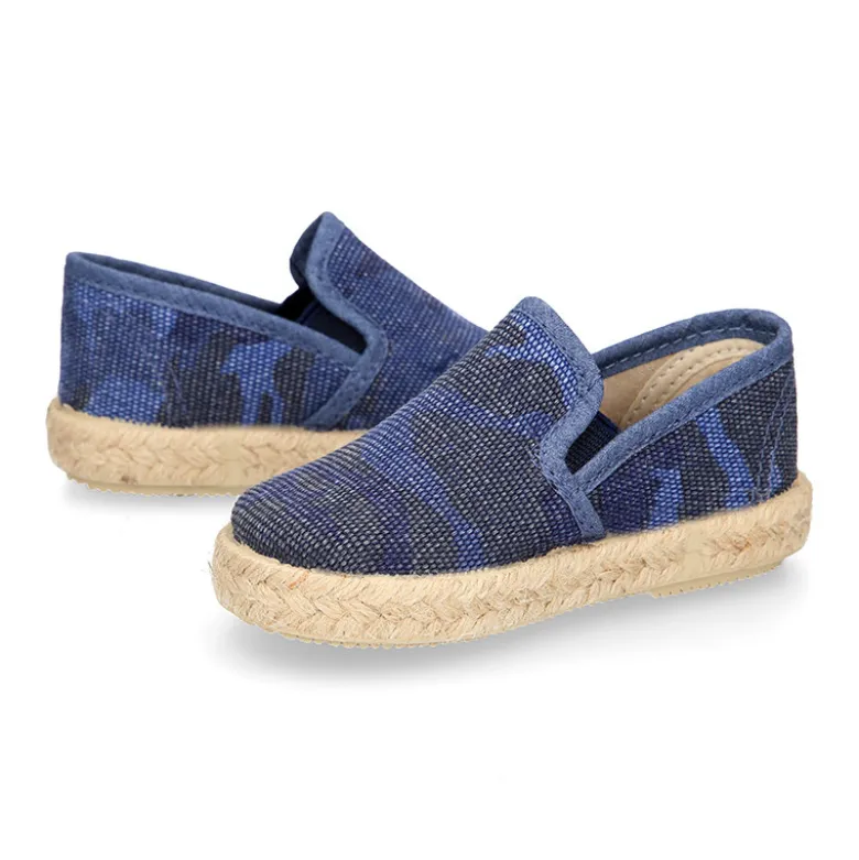 Alpargata con elásticos tipo slip on en lona camuflaje para niños.