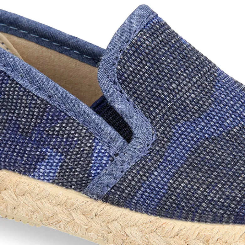 Alpargata con elásticos tipo slip on en lona camuflaje para niños.