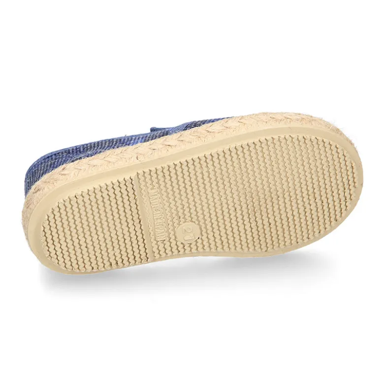 Alpargata con elásticos tipo slip on en lona camuflaje para niños.