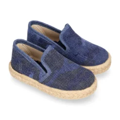 Alpargata con elásticos tipo slip on en lona camuflaje para niños.