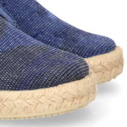 Alpargata con elásticos tipo slip on en lona camuflaje para niños.