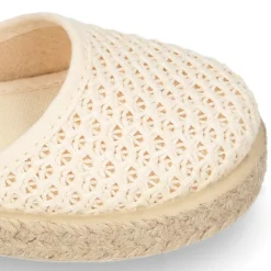 Alpargata de niña con hebilla en lona crochet