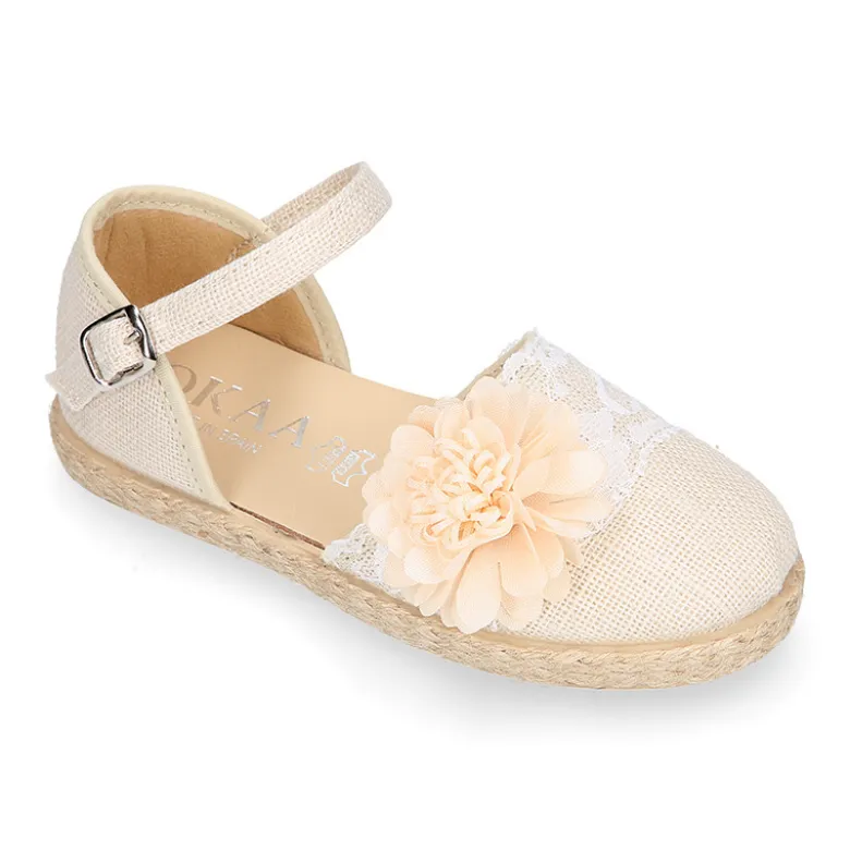 Alpargata niña arras en lino con puntilla y flor.