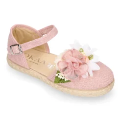 Alpargata niña arras en lino rosa palo con diseño floral.