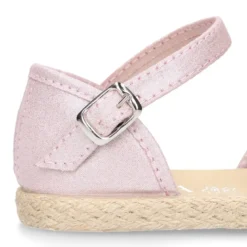 Alpargata niña ceremonia lona metalizada en color MAQUILLAJE con FLOR.