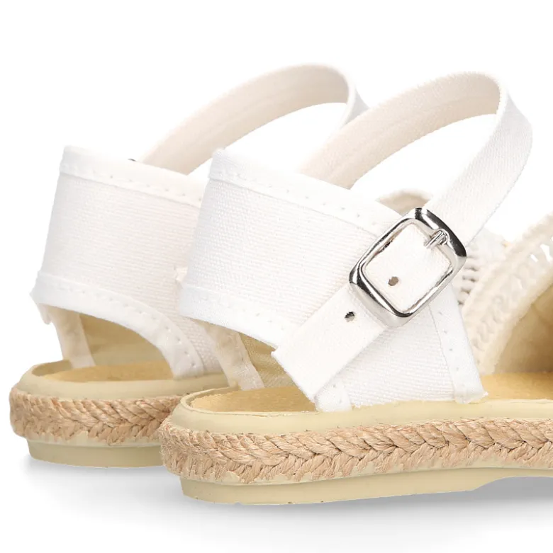 Alpargata niña en lona algodón blanco con diseño con puntilla.