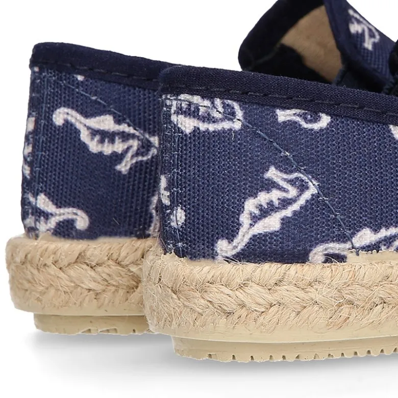 Alpargata niño con elásticos tipo Slip on en lona con CABALLITOS DE MAR.