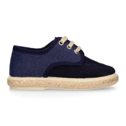 Alpargata niño tipo Blucher con cordones en piel serraje con lino natural.
