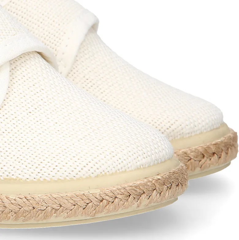 Alpargata niño tipo Blucher con cierre adherente en lino blanco.