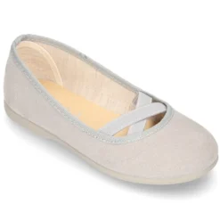 Bailarina ballet con cintas elásticas cruzadas en Serratex para primavera.