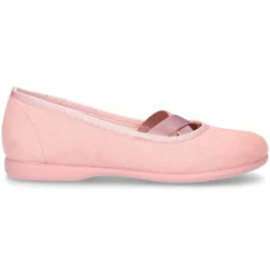 Bailarina ballet con cintas elásticas cruzadas en Serratex para primavera.