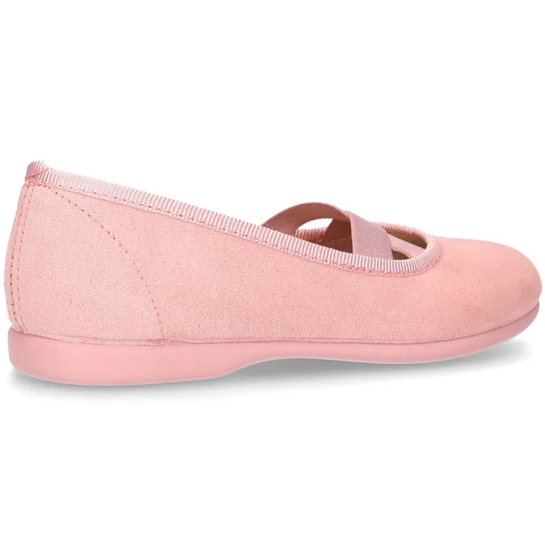 Bailarina ballet con cintas elásticas cruzadas en Serratex para primavera.