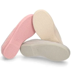 Bailarina ballet con cintas elásticas cruzadas en Serratex para primavera.