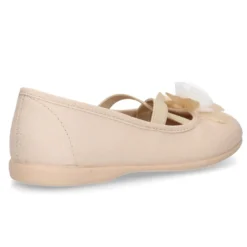 Bailarina ballet con cintas elásticas cruzadas y FLOR.