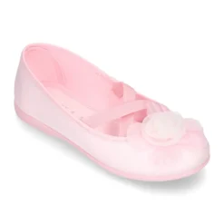Bailarina ballet con cintas elásticas cruzadas y FLOR.