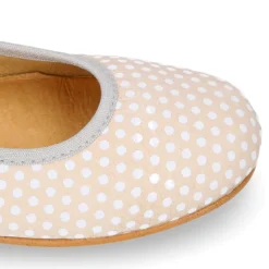 Bailarina clásica en serraje estampado de topitos.
