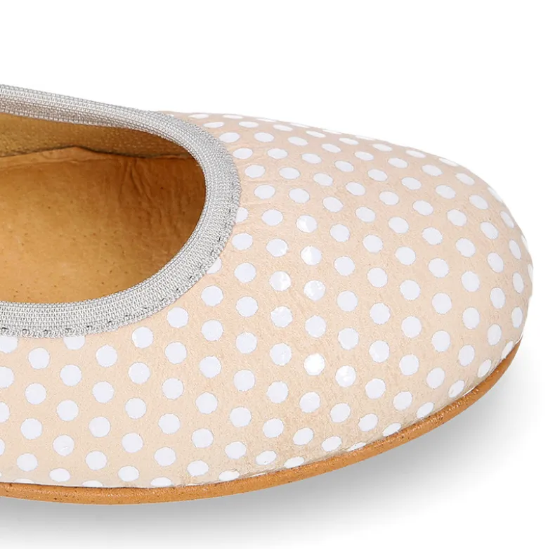Bailarina clásica en serraje estampado de topitos.