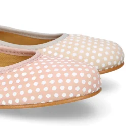 Bailarina clásica en serraje estampado de topitos.