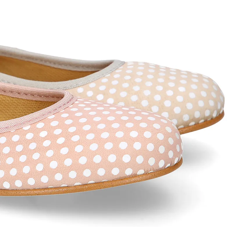 Bailarina clásica en serraje estampado de topitos.