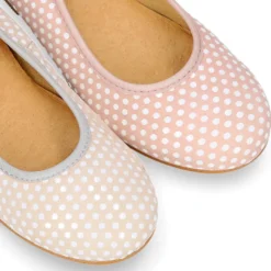 Bailarina clásica en serraje estampado de topitos.