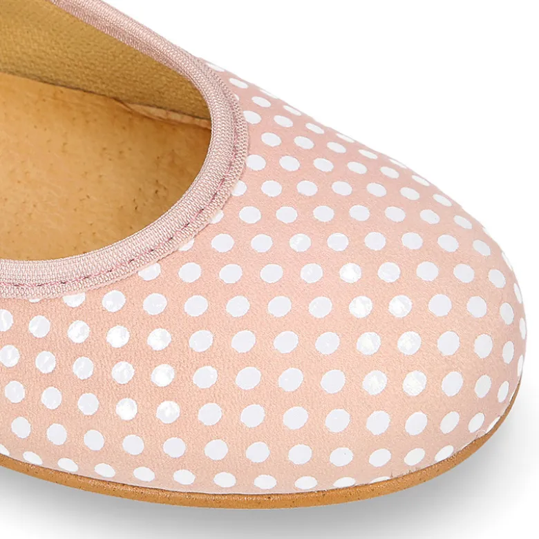 Bailarina clásica en serraje estampado de topitos.