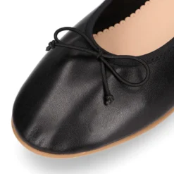 Bailarina clásica mujer con lazo ajustable y elástico en piel en color Negro.