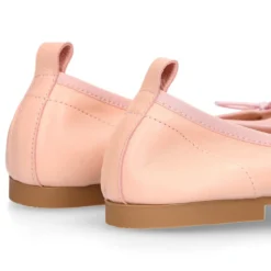 Bailarina clásica niña con lazo ajustable y elástico en piel Nude.