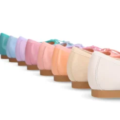 Bailarina clásica niña con lazo ajustable en piel suave en colores de moda.