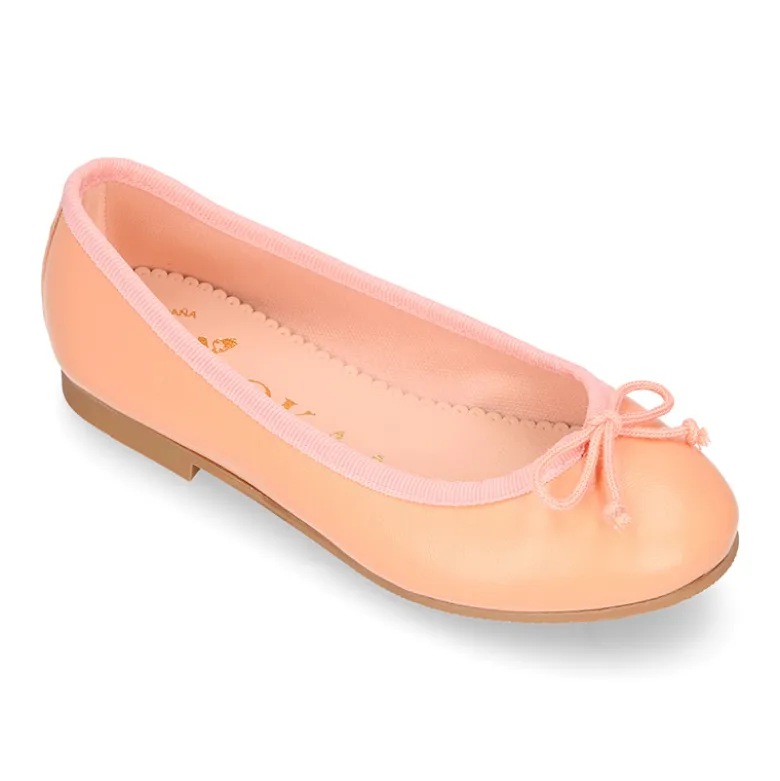 Bailarina clásica niña con lazo ajustable en piel suave en colores de moda.