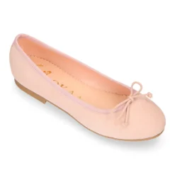 Bailarina clásica niña con lazo ajustable en piel ante en colores pastel.