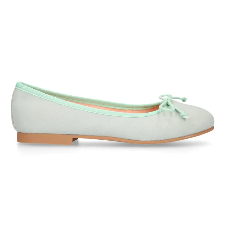 Bailarina clásica niña con lazo ajustable en piel ante en colores pastel.