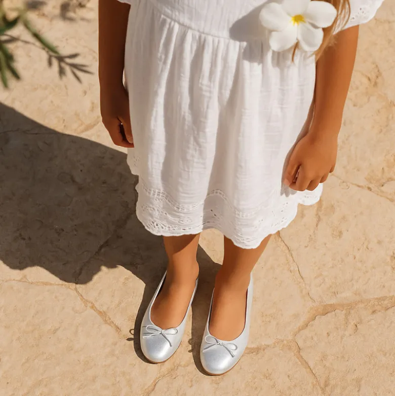 Bailarina clásica niña con lazo ajustable en piel ante laminado.