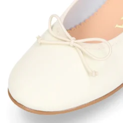 Bailarina clásica niña con lazo ajustable y elástico en piel Marfil.