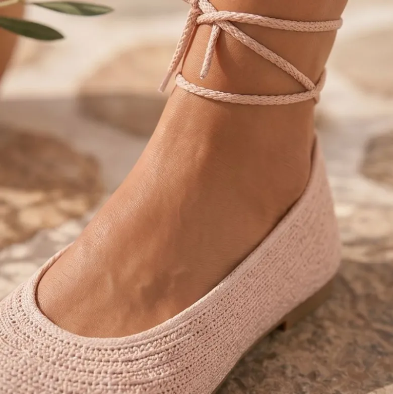 Bailarina de crochet con cintas al tobillo – Nude