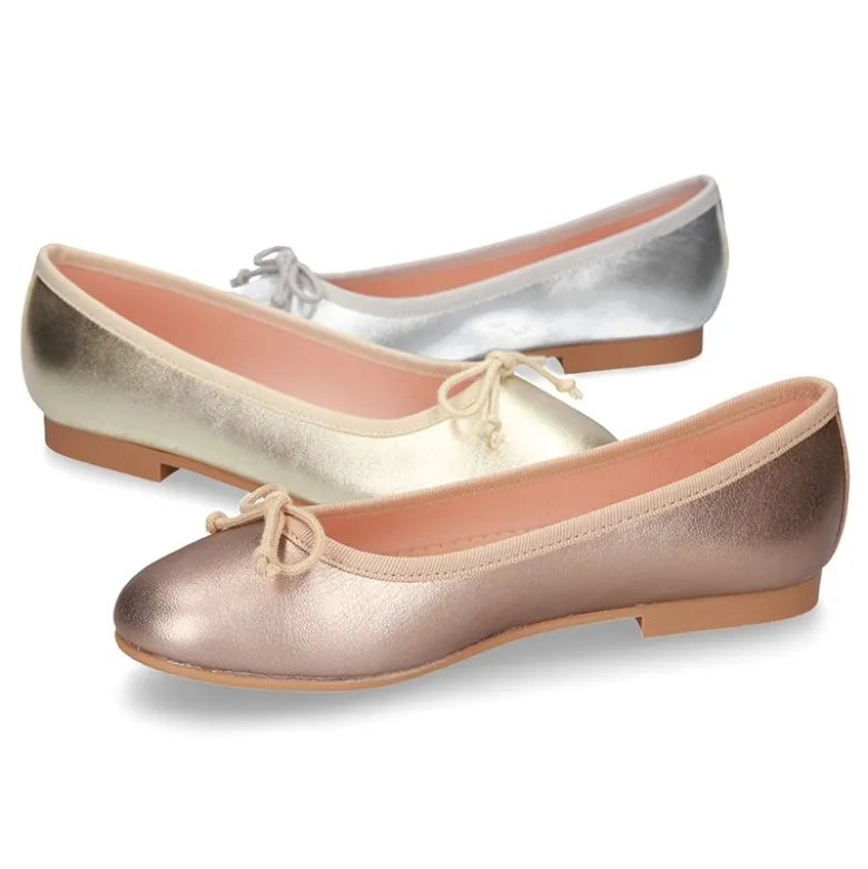 Bailarina niña clásica con lazo ajustable en piel METALIZADA súper suave.