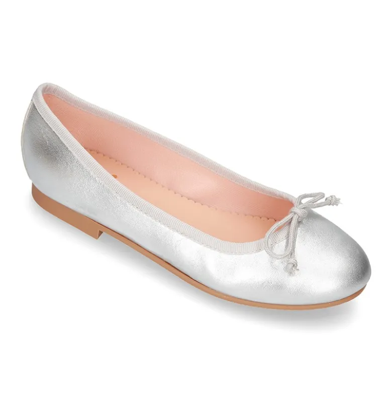 Bailarina niña clásica con lazo ajustable en piel METALIZADA súper suave.