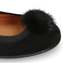 Bailarina niña con elástico y POMPÓN de pelo en piel serraje.