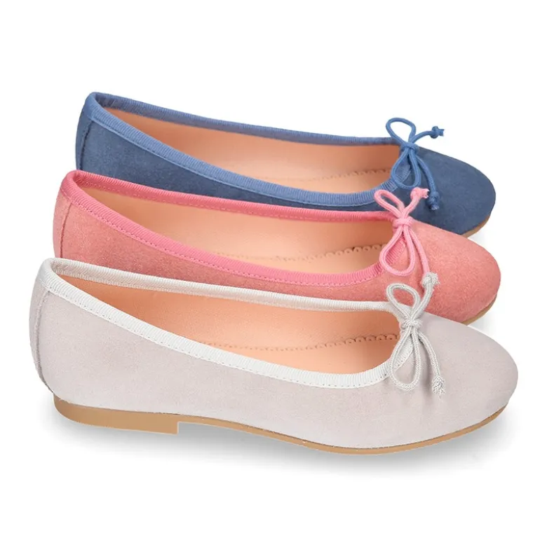 Bailarina niña con lazo ajustable en piel serraje en colores clásicos.