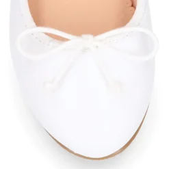 Bailarina niña con lazo ajustable en piel napa en color Blanco.