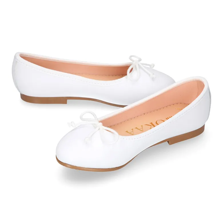 Bailarina niña con lazo ajustable en piel napa en color Blanco.