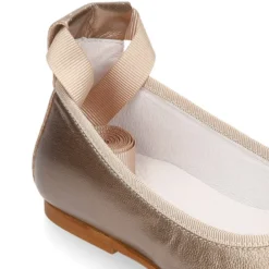 Bailarina niña tipo Ballet con cintas cruzadas en piel METALIZADA.