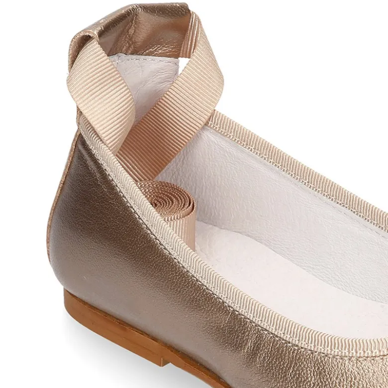 Bailarina niña tipo Ballet con cintas cruzadas en piel METALIZADA.
