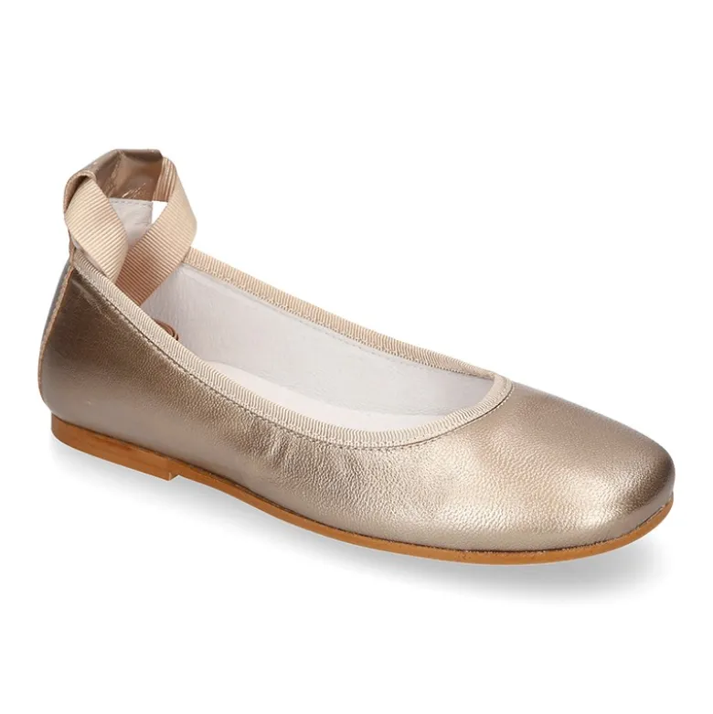 Bailarina niña tipo Ballet con cintas cruzadas en piel METALIZADA.