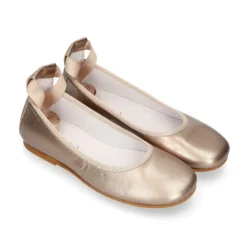 Bailarina niña tipo Ballet con cintas cruzadas en piel METALIZADA.