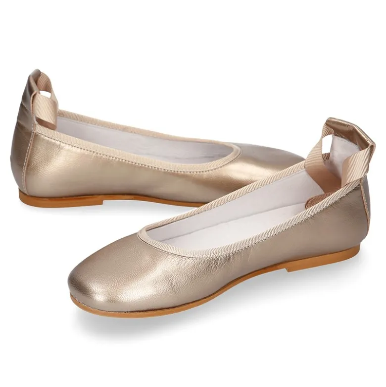Bailarina niña tipo Ballet con cintas cruzadas en piel METALIZADA.