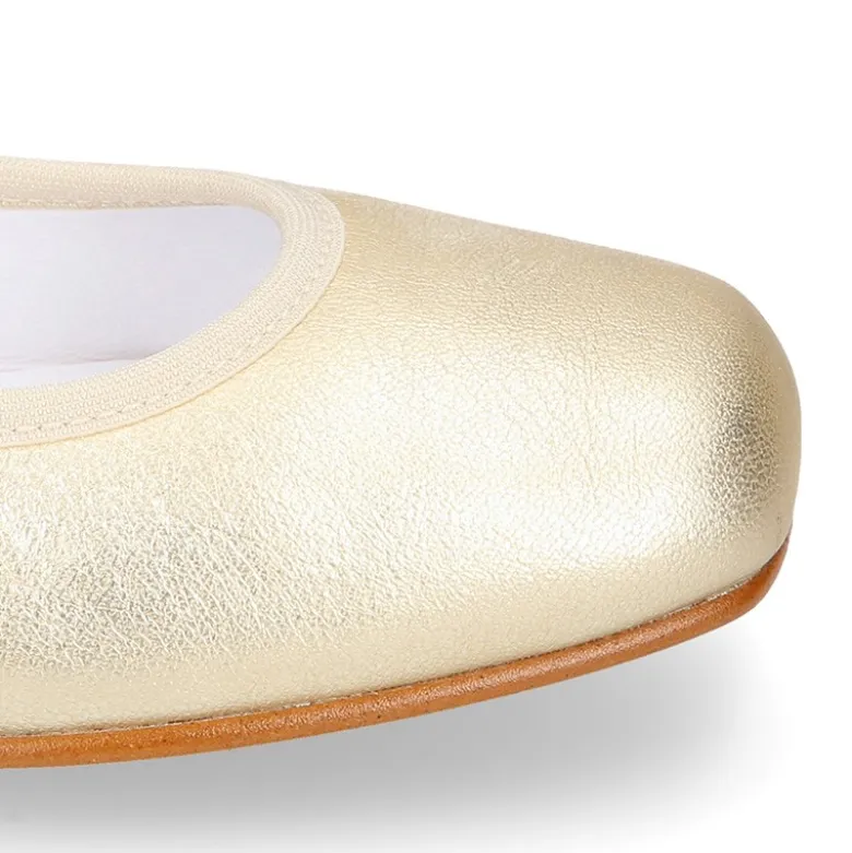 Bailarina niña tipo Ballet punta cuadrada con cintas cruzadas en piel METALIZADA.