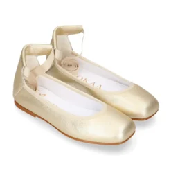 Bailarina niña tipo Ballet punta cuadrada con cintas cruzadas en piel METALIZADA.
