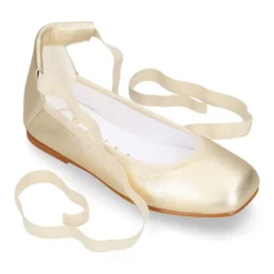 Bailarina niña tipo Ballet punta cuadrada con cintas cruzadas en piel METALIZADA.