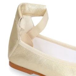 Bailarina niña tipo Ballet punta cuadrada con cintas cruzadas en piel METALIZADA.