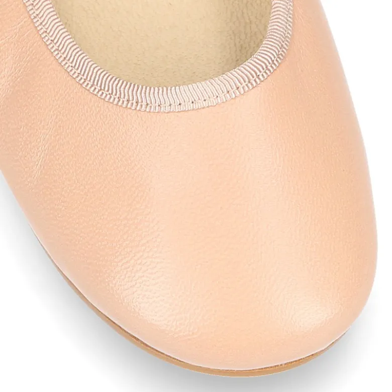 Bailarina tipo Ballet con cintas cruzadas en piel suave.